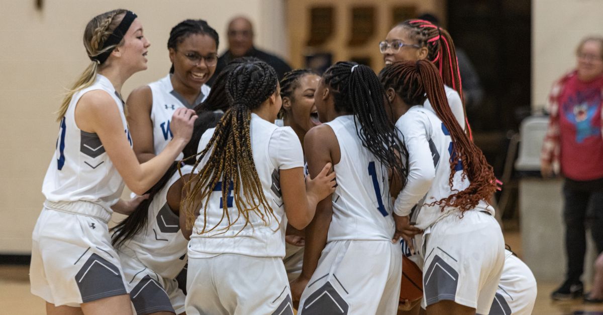 GIRLS BASKETBALL Holiday Shootout Michigan City VS. Marquette 2022