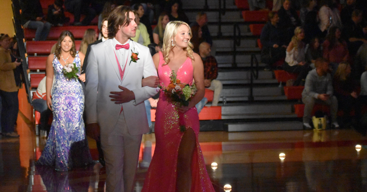 1StudentNWI Crown Point High School Hosts Annual Prom NWI Life 1StudentNWI Crown Point High School Hosts Annual Prom NWI Life