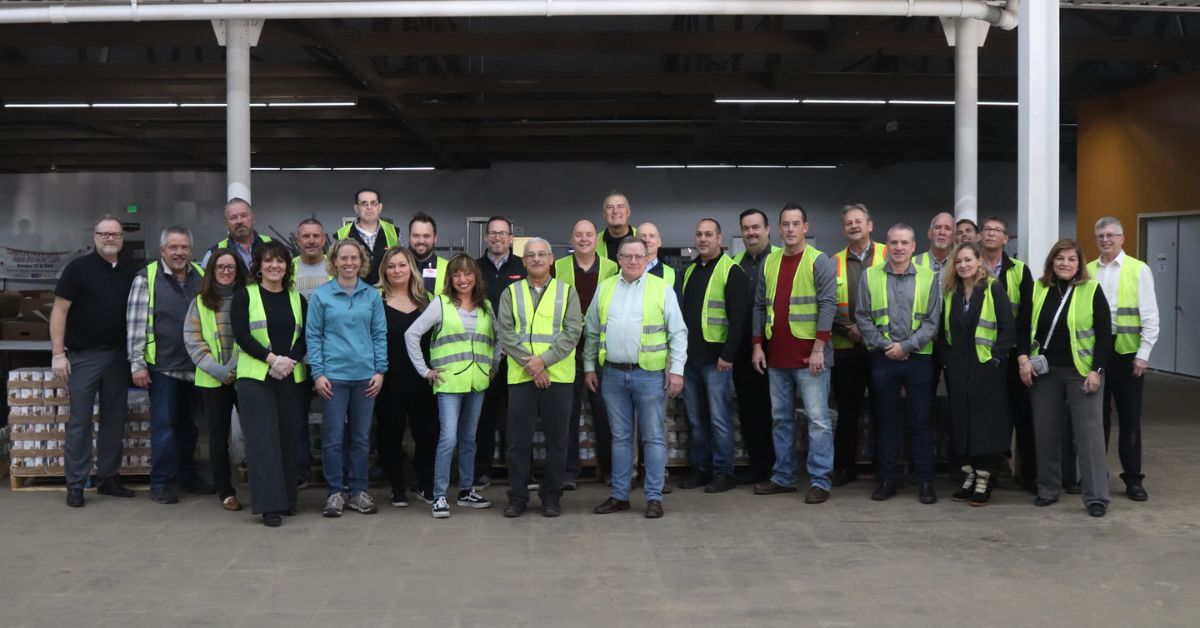 Strack &amp; Van Til Christmas dinners with the foodbank 2023