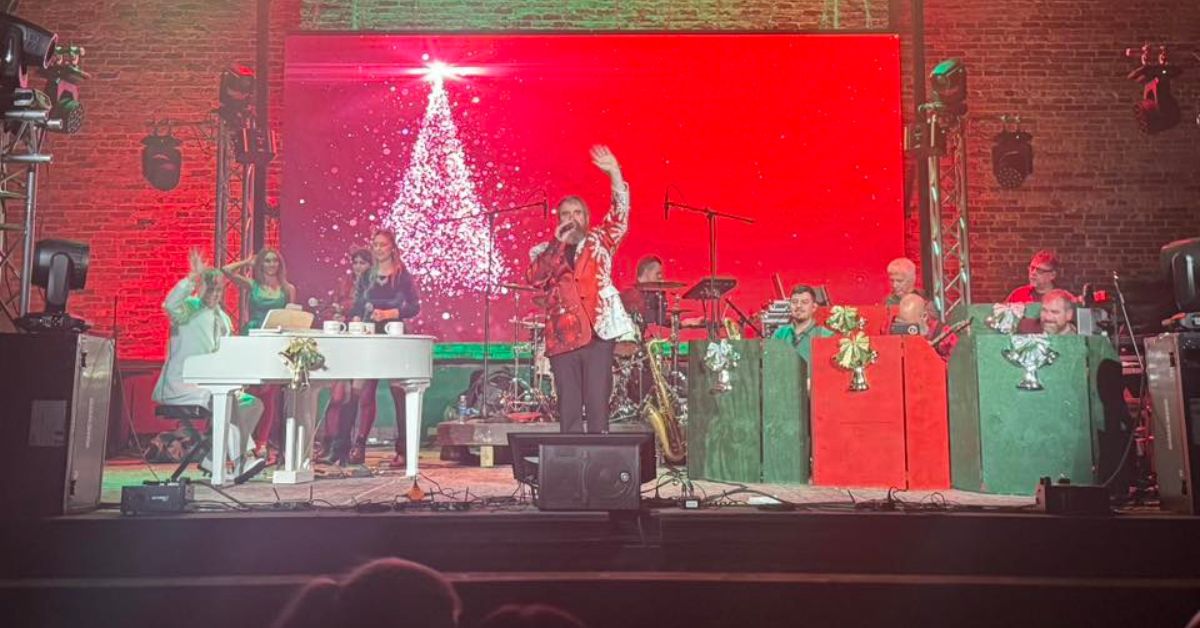 Echoes of Christmas with Echoes of Pompeii