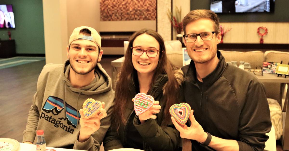 Residents let the sprinkles fly at The Lakes of Valparaiso cookie decorating event