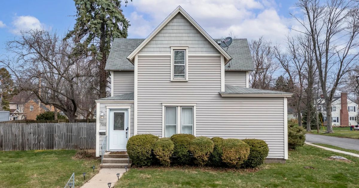 McColly Real Estate Featured Listing: 705 Institute Street, Valparaiso, IN 46383