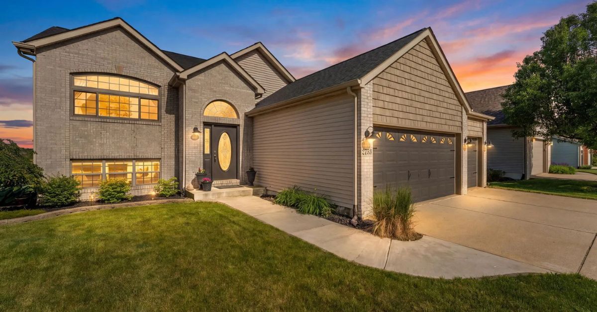 McColly Real Estate Featured Listing: 2753 Cameron Place, Valparaiso, IN 46385