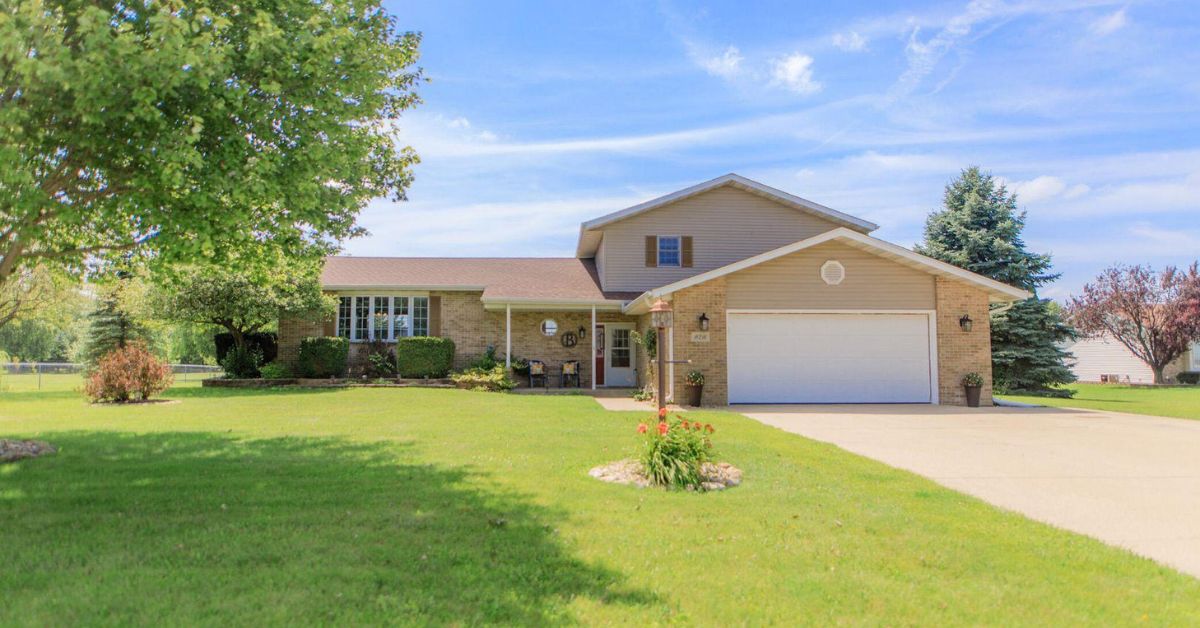 McColly Real Estate Featured Listing: 10216 New Hampshire Street, Crown Point, IN 46307