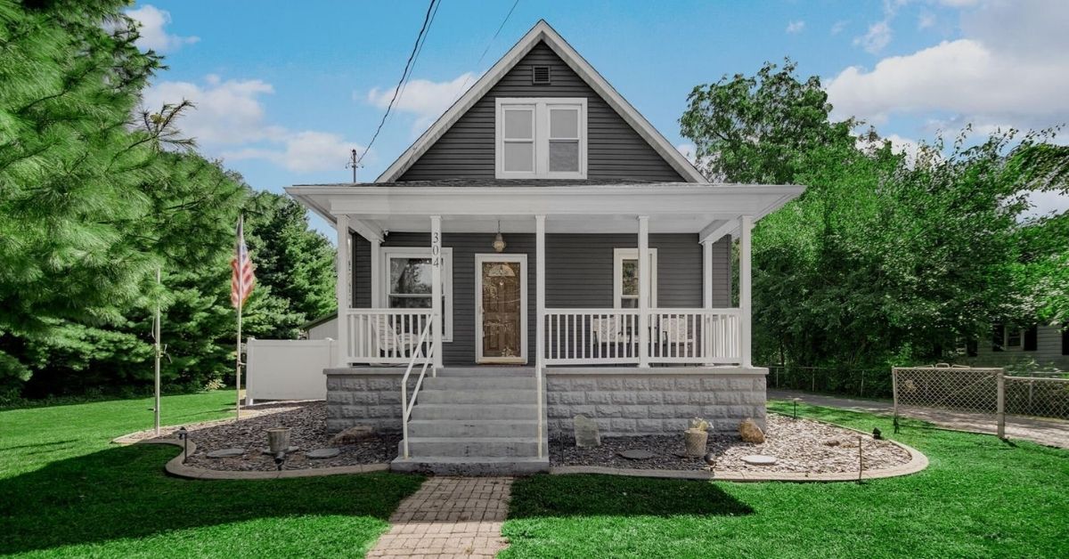 McColly Real Estate Featured Listing: 304 S Roosevelt Road, Knox, IN 46534