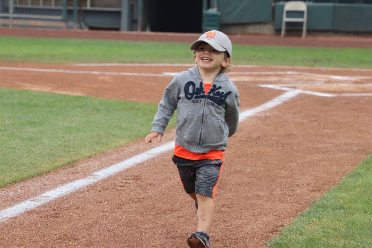 3CELEBRATE-DAD-WITH-A-SPECIAL-ON-THE-FIELD-FATHER’S-DAY-BRUNCH-2019