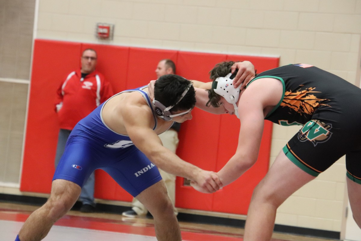 Boys-Wrestling-Sectionals-at-Crown-Point-2019-5