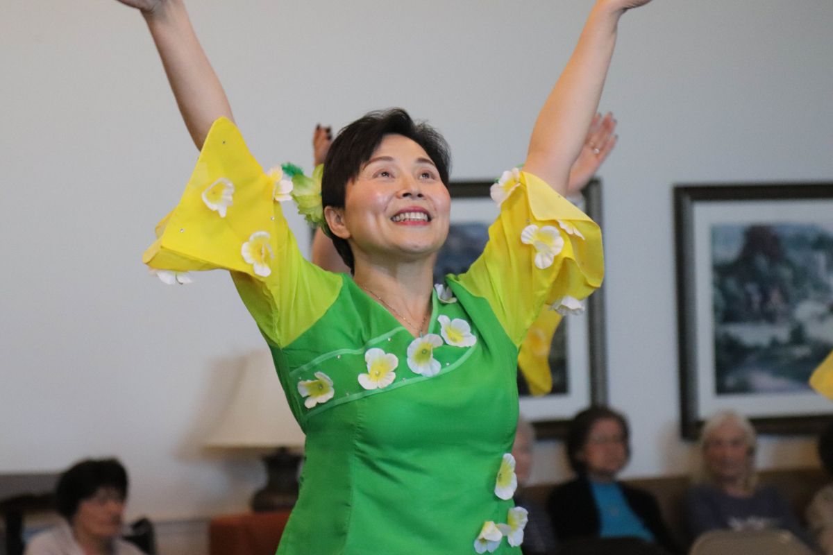 Chinese-Dancers-at-Rittenhouse-Village-at-Portage-2019-3