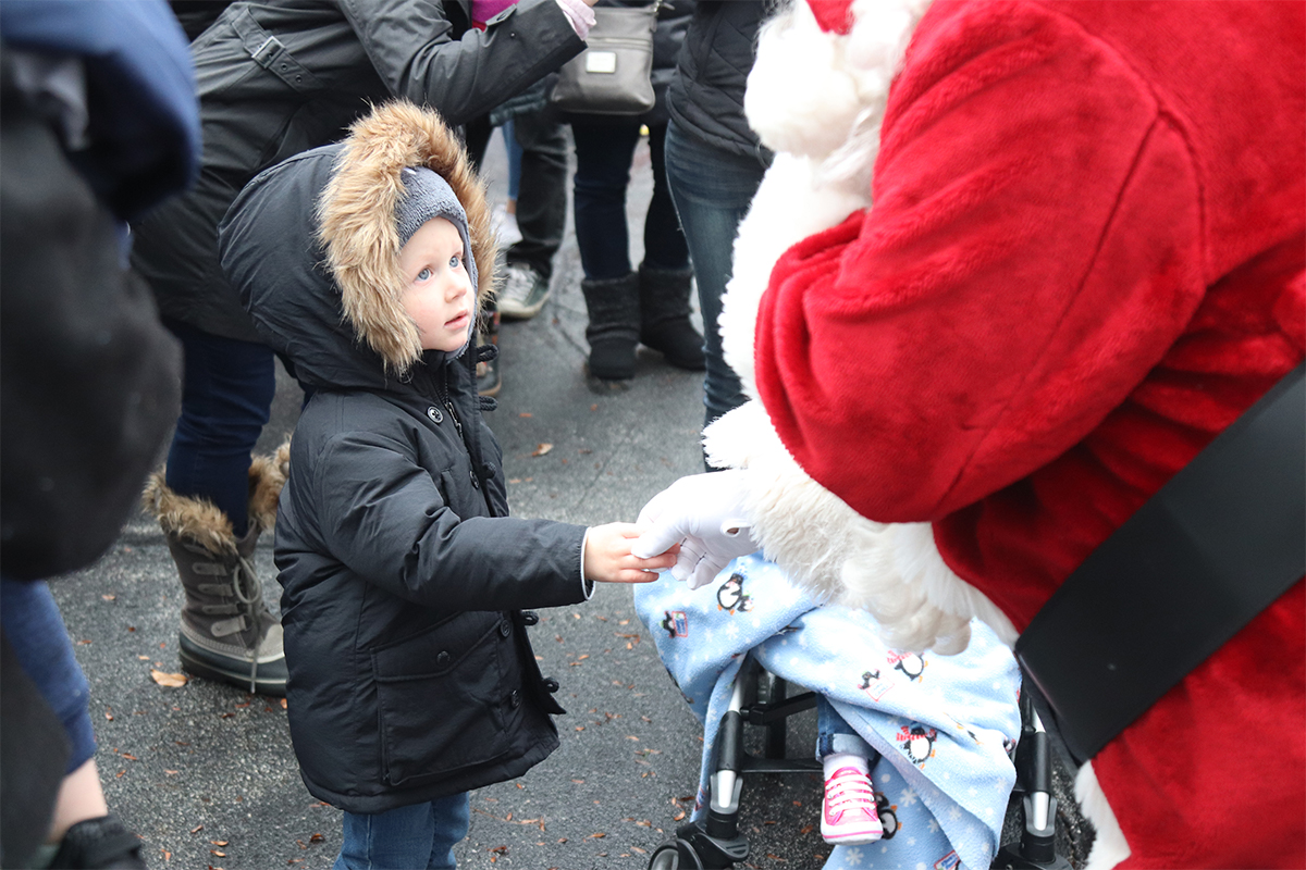 Crown-Point-Santa-Parade-Winter-Market-2018-03
