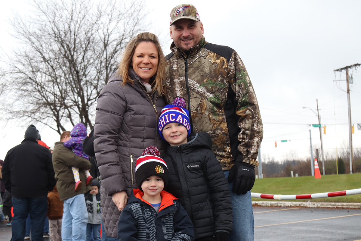 Crown-Point-Santa-Parade-Winter-Market-2018-04