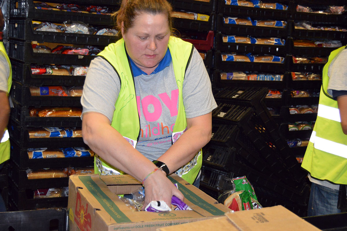 Dollars-to-Donuts-Dunkin-Makes-a-Difference-in-Region-with-Food-Bank-of-Northwest-Indiana_02