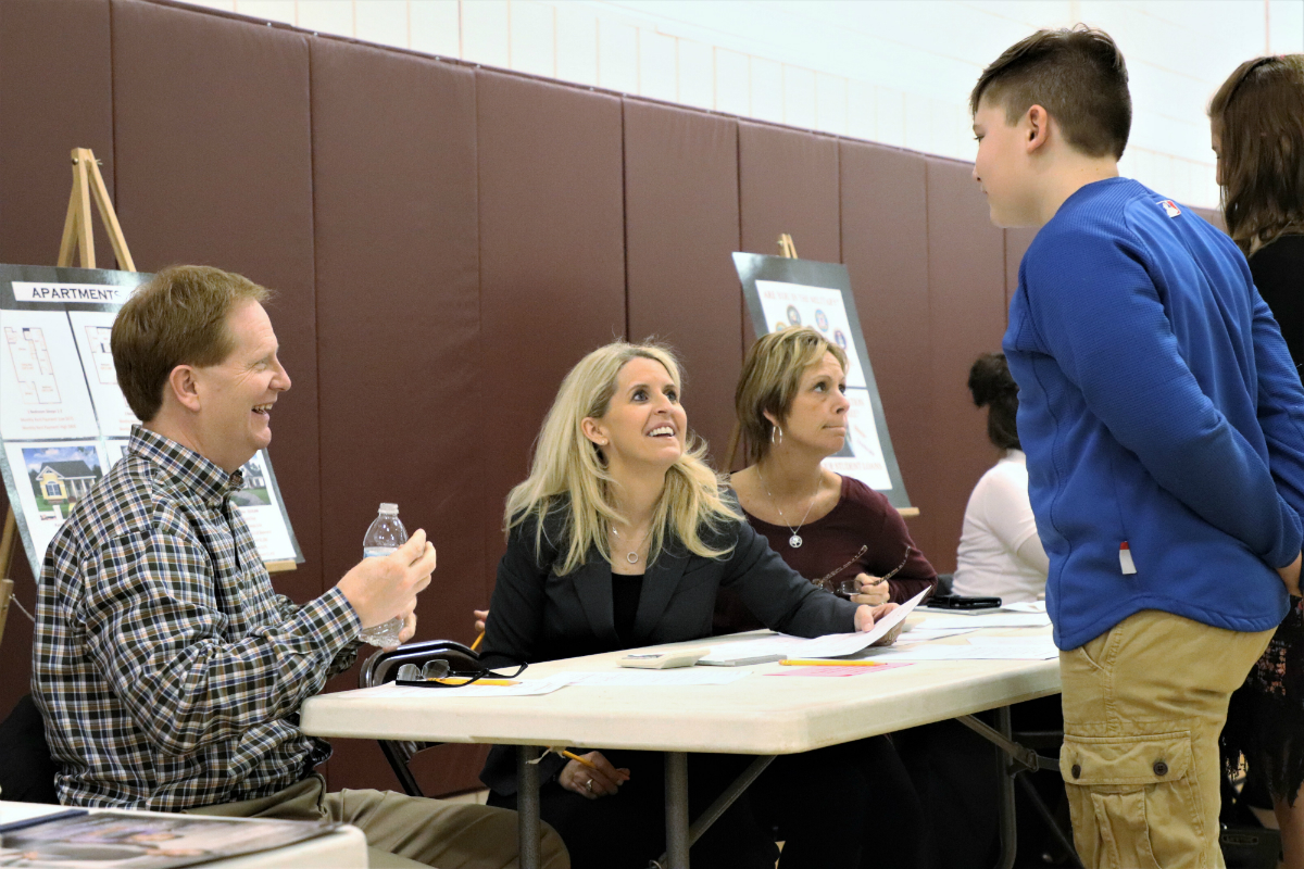 Duneland-Chamber-8th-grade-reality-store-2018-02