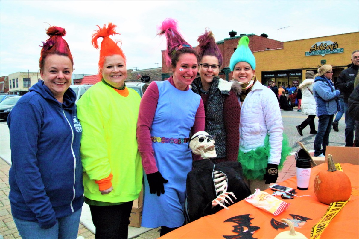 Duneland-Chamber-Trick-or-Treat-Downtown-2017-3