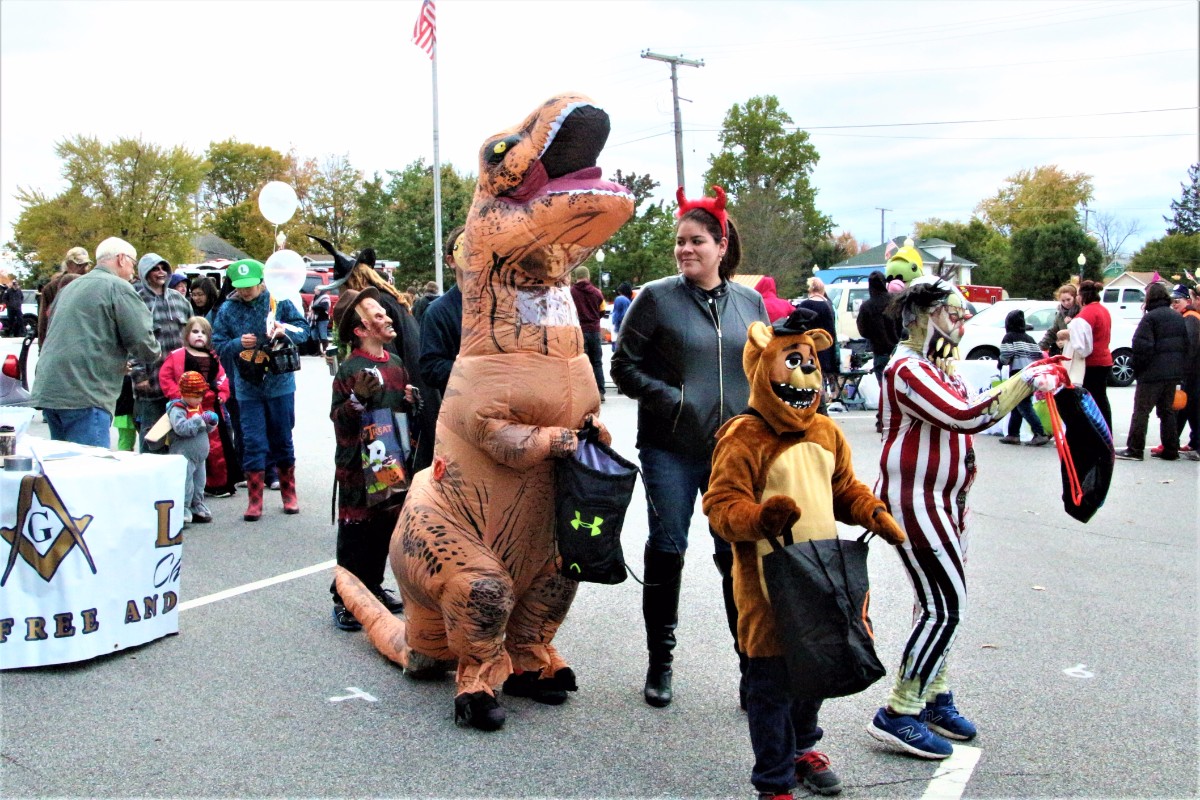 Duneland-Chamber-Trick-or-Treat-Downtown-2017-4