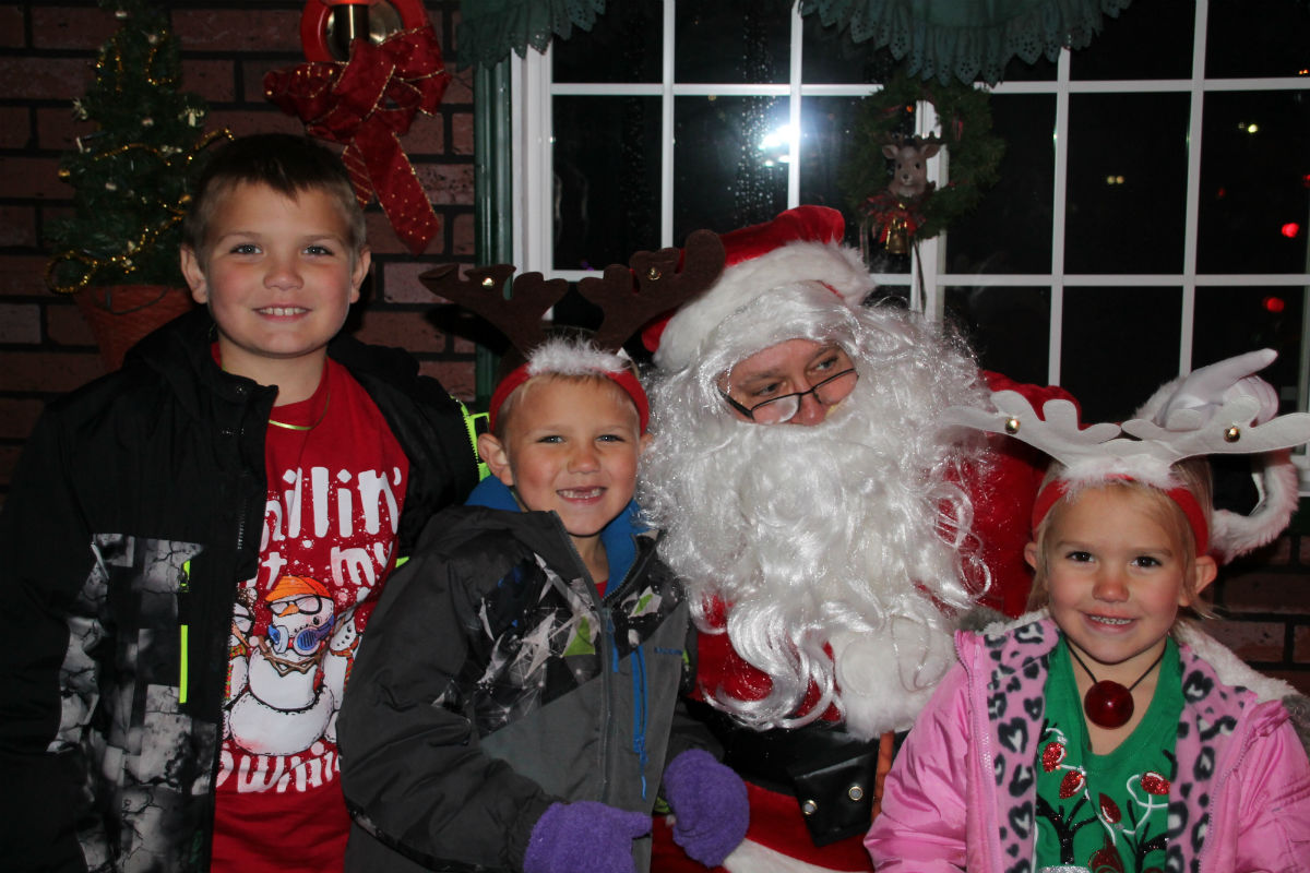 duneland-hometown-holidays-2016-4 width=