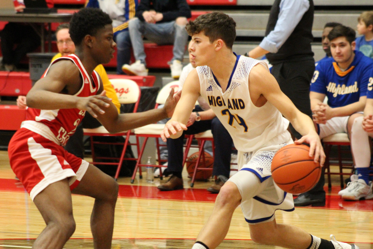 East-Chicago-cruises-past-Highland-2019_03