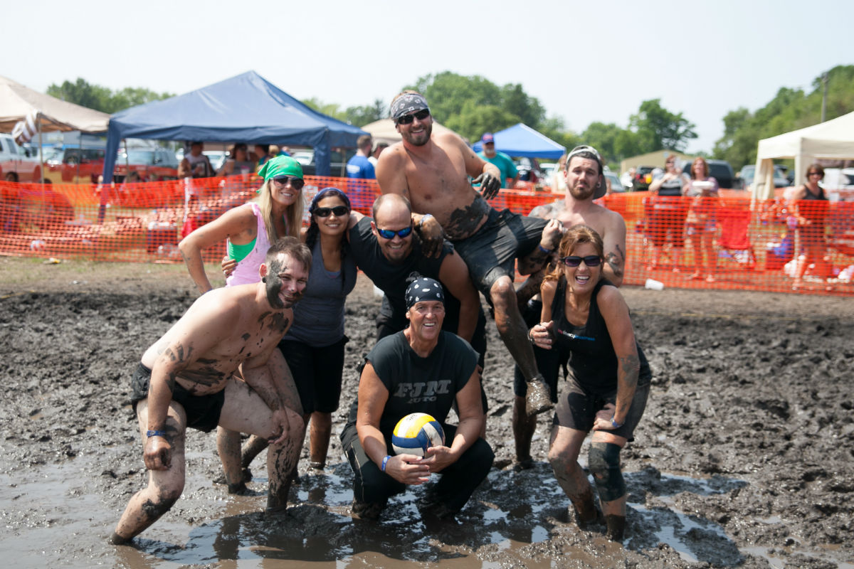 hobart-jaycees-mud-vball-1