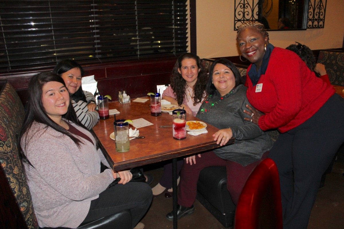 Holiday-Party-at-Abuelos-05