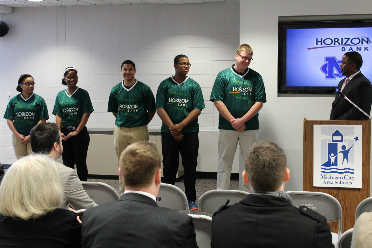 MC-Horizon-ribbon-cutting-3