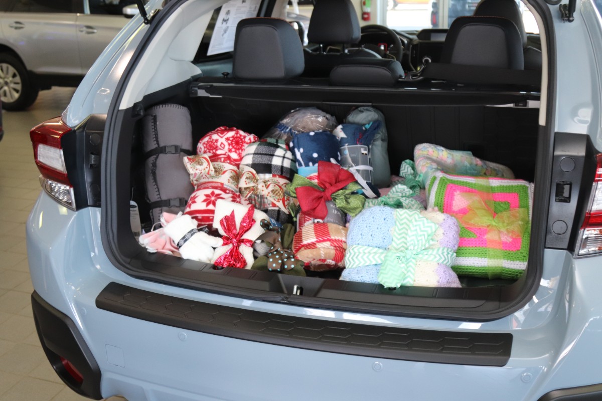 Meals-on-Wheels-Subaru-Merrillville-Fill-Trunk-Seniors-2018-4