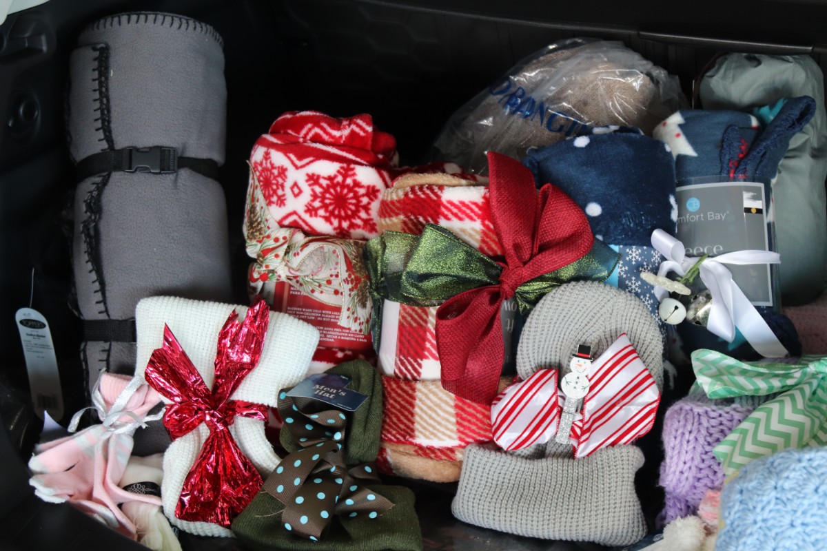 Meals-on-Wheels-Subaru-Merrillville-Fill-Trunk-Seniors-2018-6