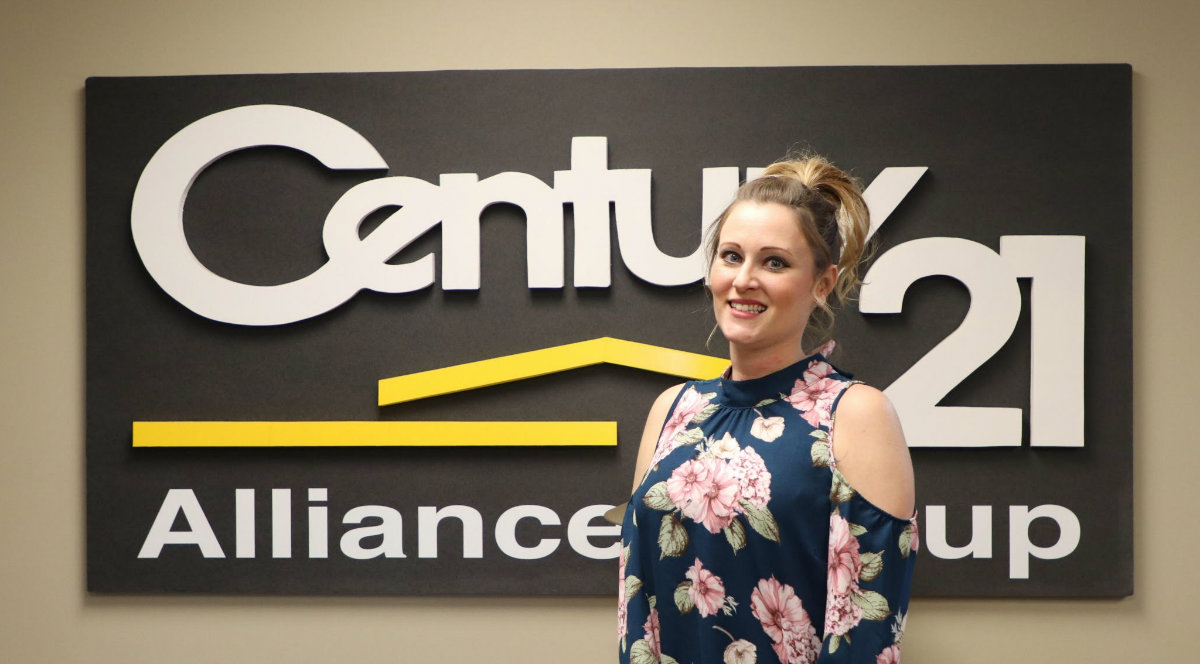 Meet-the-Ladies-of-Century-21-Alliance-Group-of-Valparaiso_02