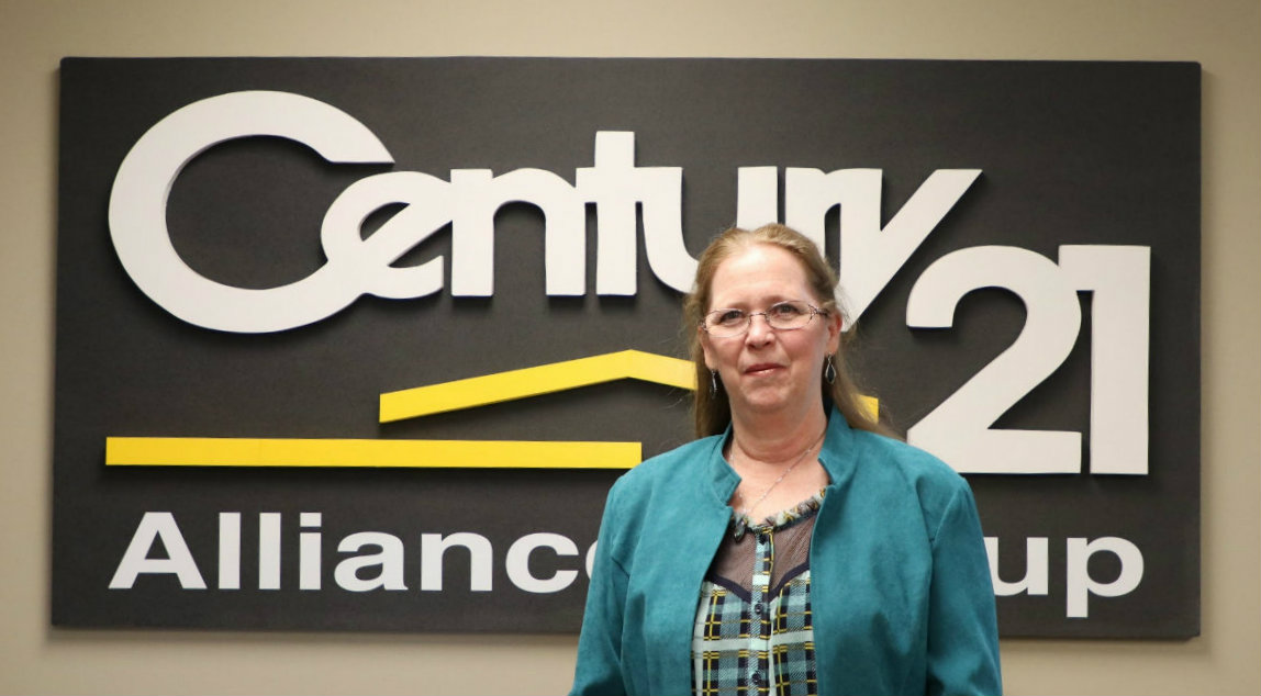 Meet-the-Ladies-of-Century-21-Alliance-Group-of-Valparaiso_03