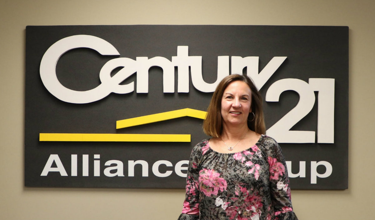 Meet-the-Ladies-of-Century-21-Alliance-Group-of-Valparaiso_05