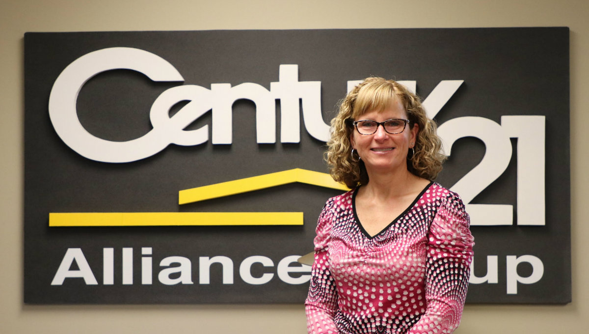 Meet-the-Ladies-of-Century-21-Alliance-Group-of-Valparaiso_06