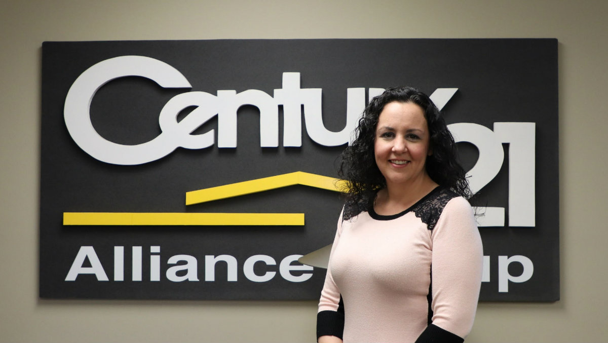 Meet-the-Ladies-of-Century-21-Alliance-Group-of-Valparaiso_08