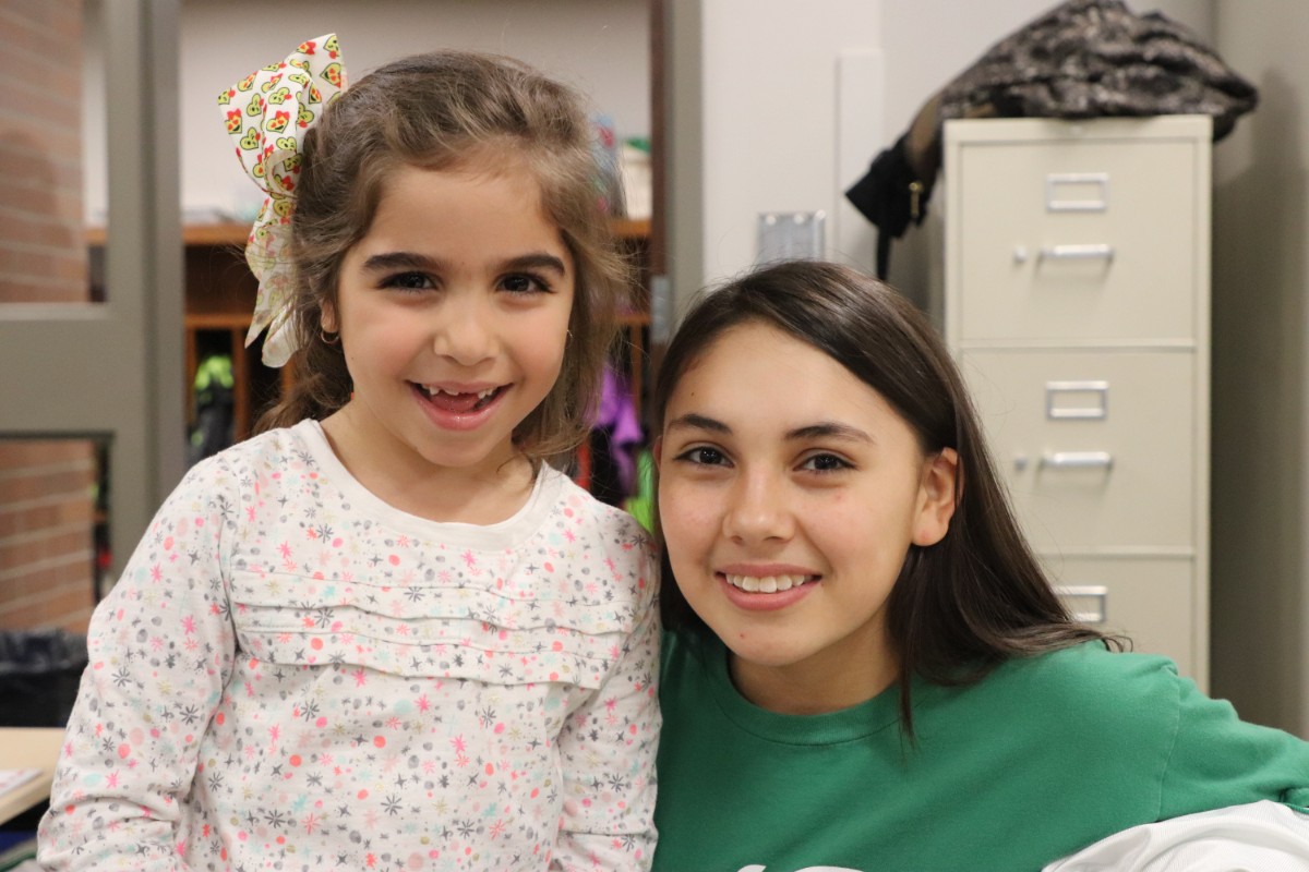 Memorial-Elementary-First-Graders-Meet-Faces-Behind-Pen-Pal-Letters-2018_03