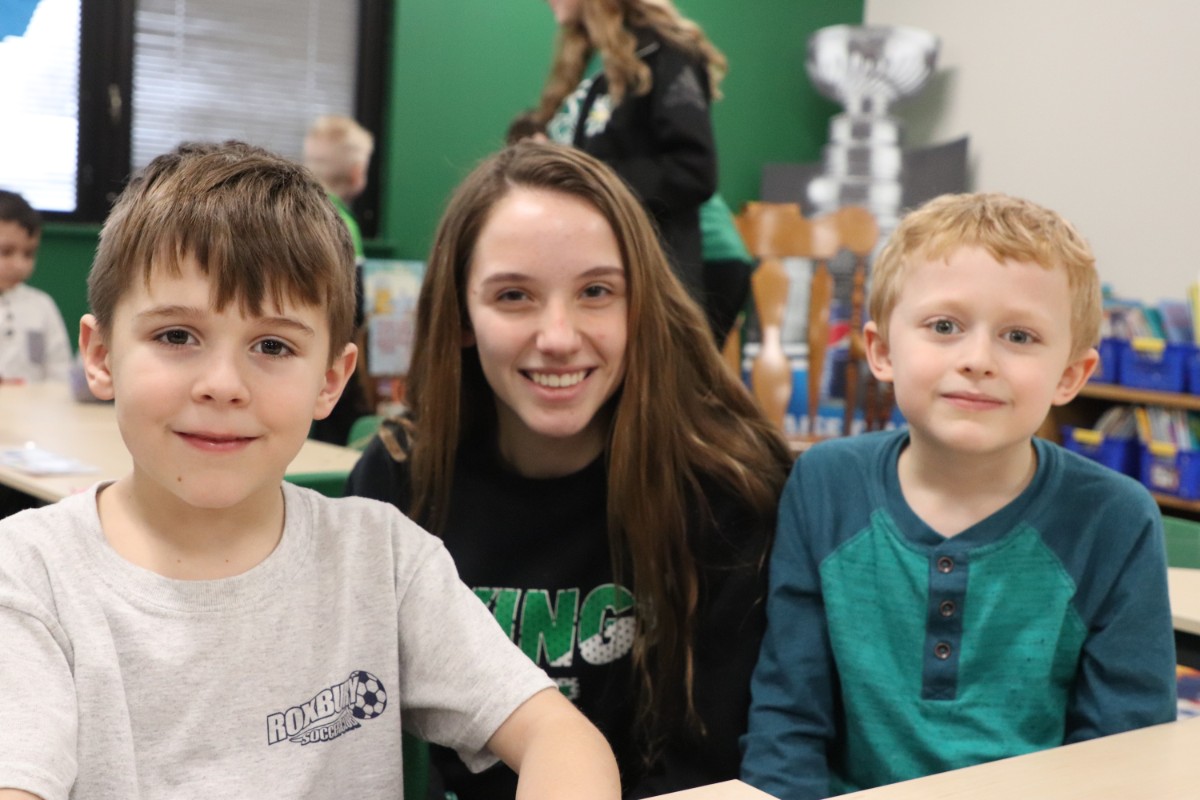Memorial-Elementary-First-Graders-Meet-Faces-Behind-Pen-Pal-Letters-2018_05