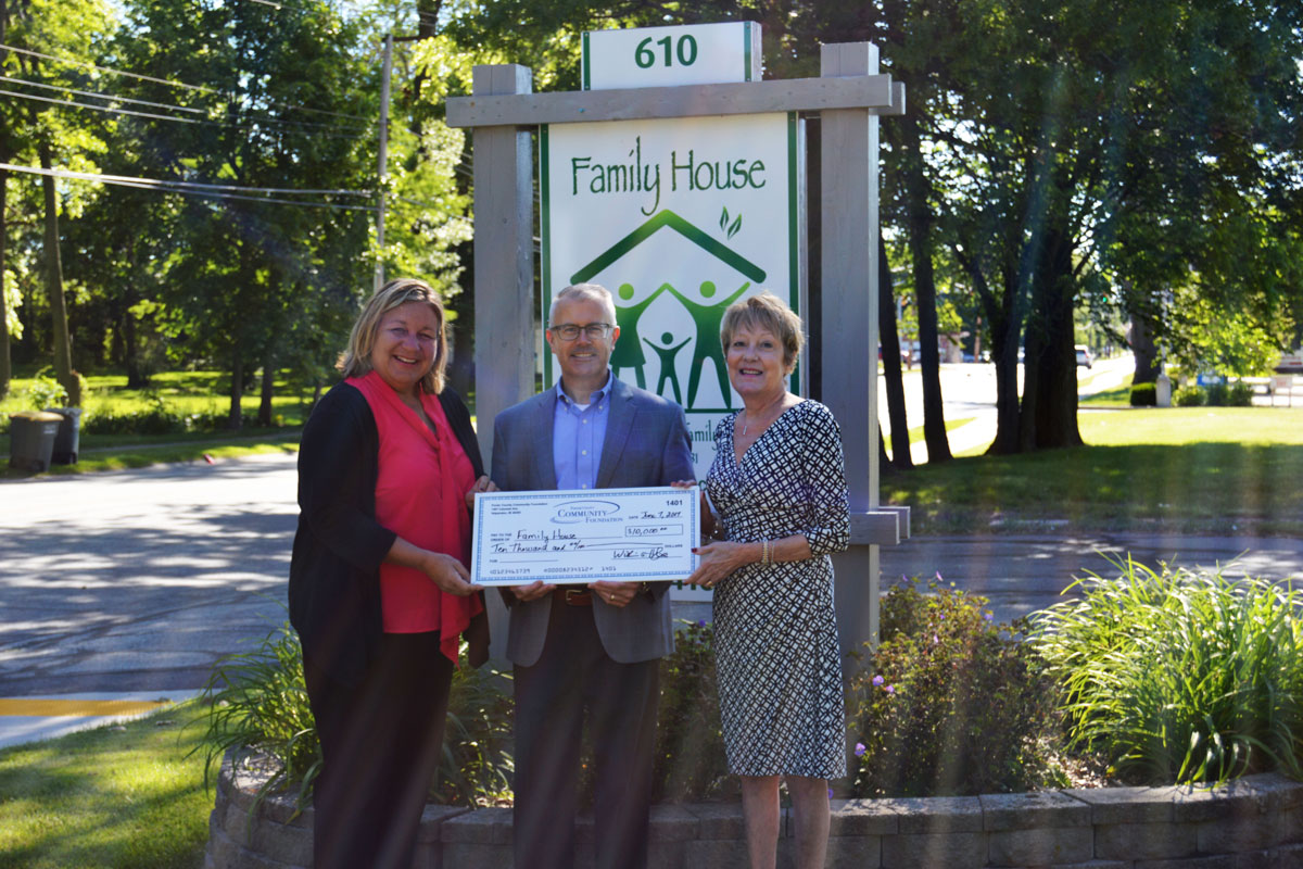 Porter-County-Community-Foundation-Awards-Grant-to-Family-House-2017