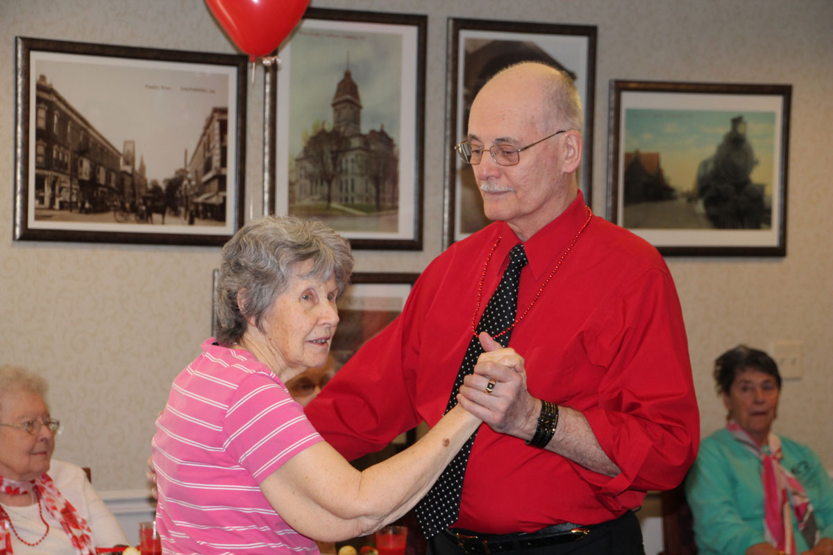 Rittenhouse-Residents-Do-the-Cupid-Shuffle-at-2017-Sweetheart-Dance-06