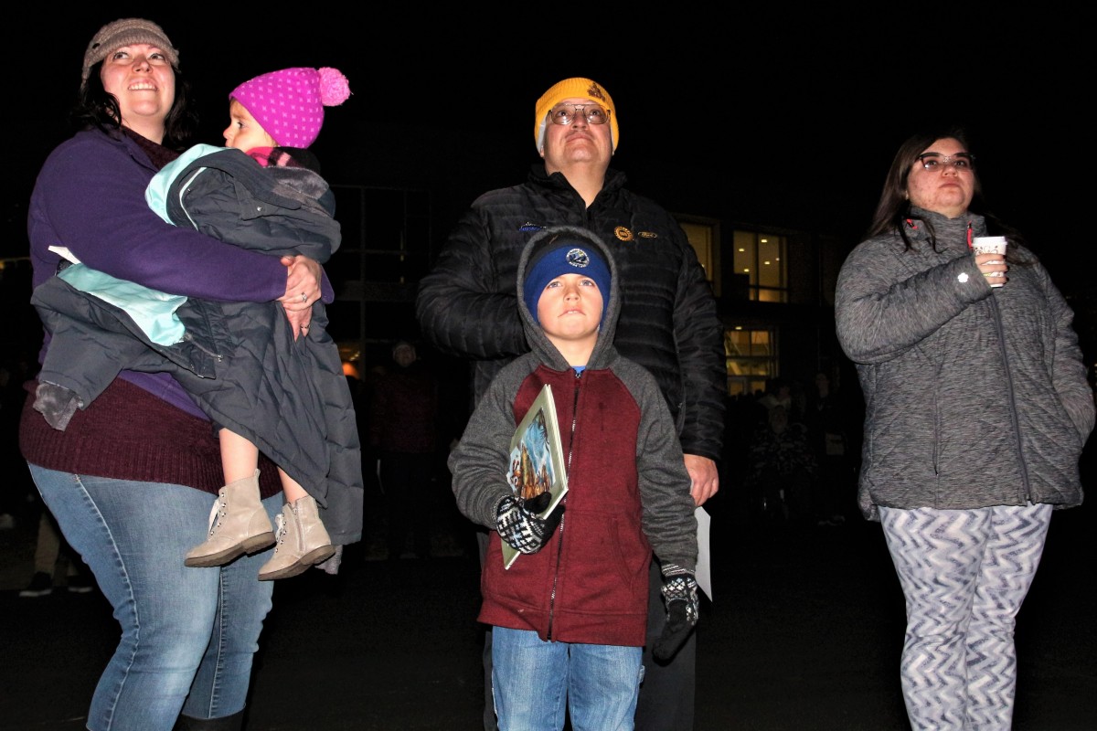 VU-Tree-lighting-2017-5